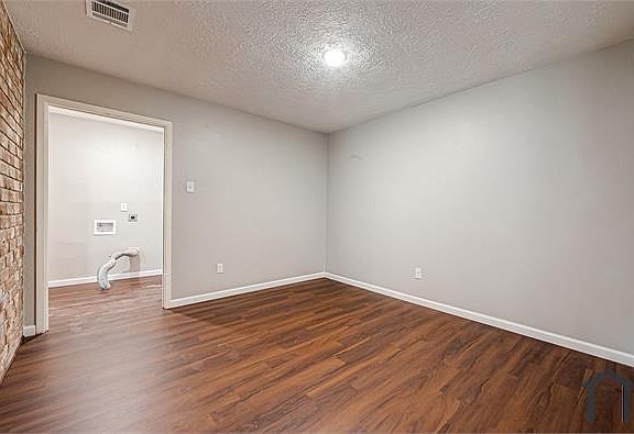 3rd image of 506 Buckeye Dr
