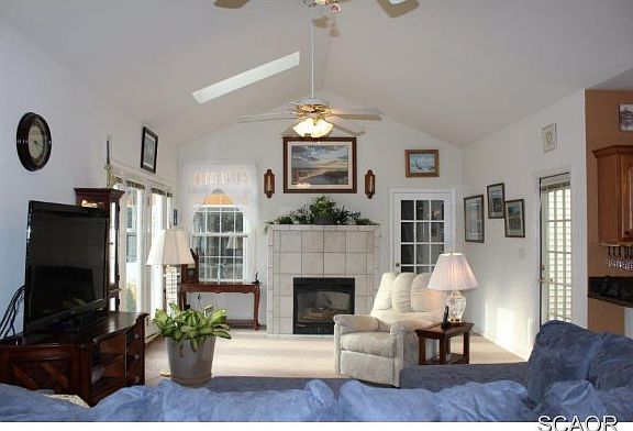 5th image of 18 Chesterfield Dr