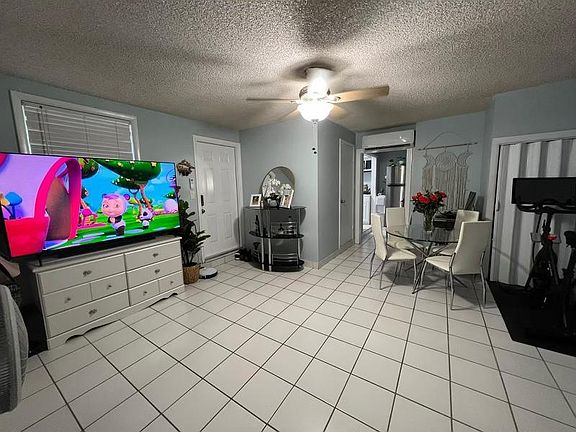3rd image of 188 Jamaica Dr