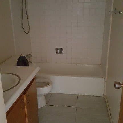 4th image of 710 E Hampshire St