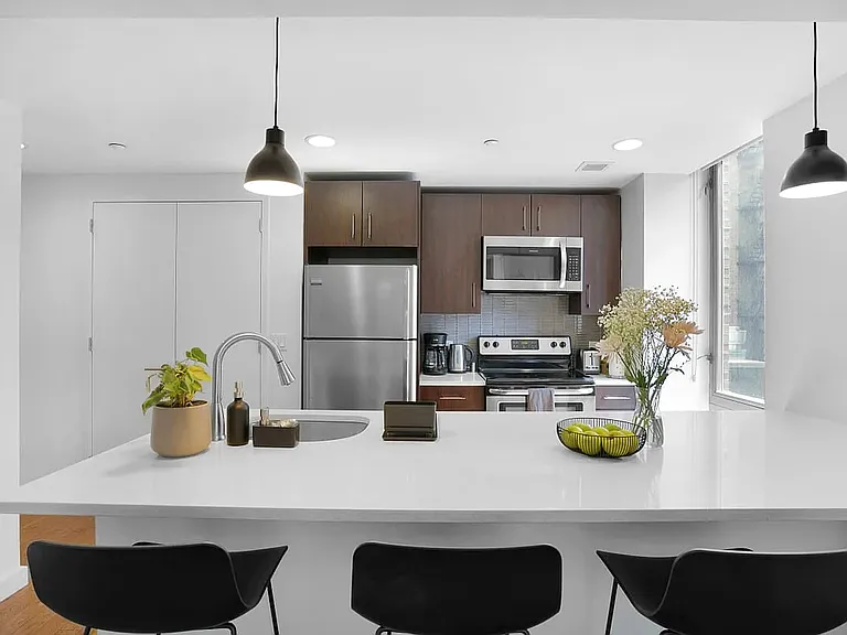 260 W 26th St #4U — Photo 4