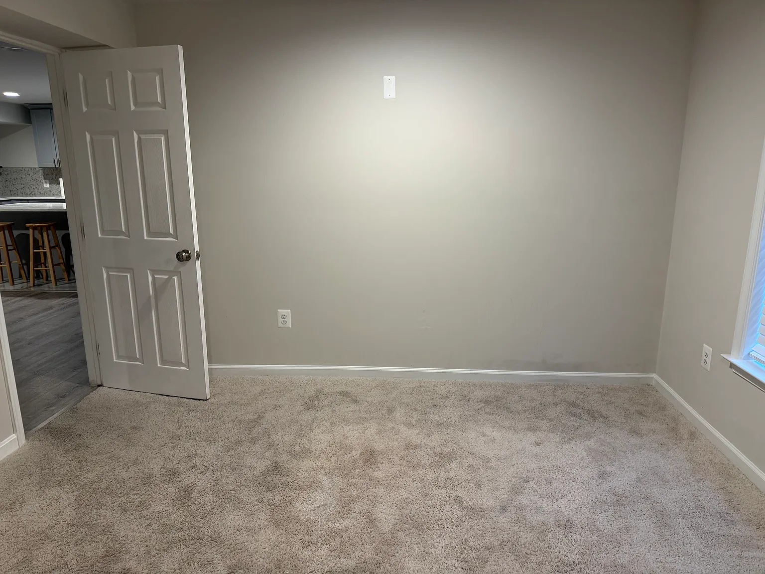 2 bed, 3884 sqft, $2,400 — Photo 4