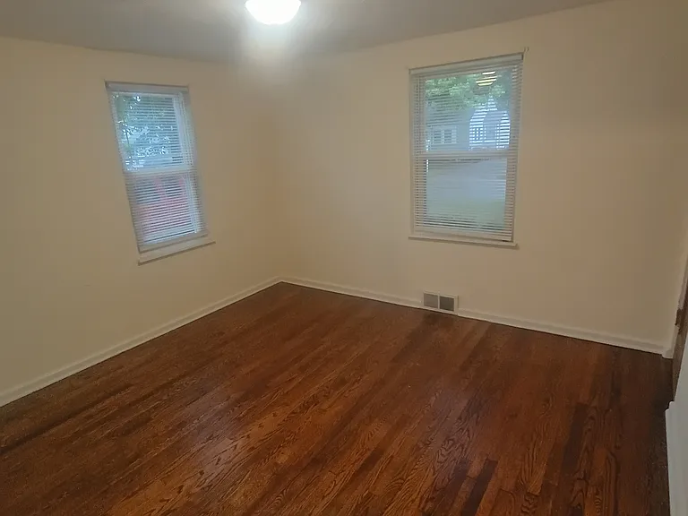 320 Hoffman Ave — Photo 10