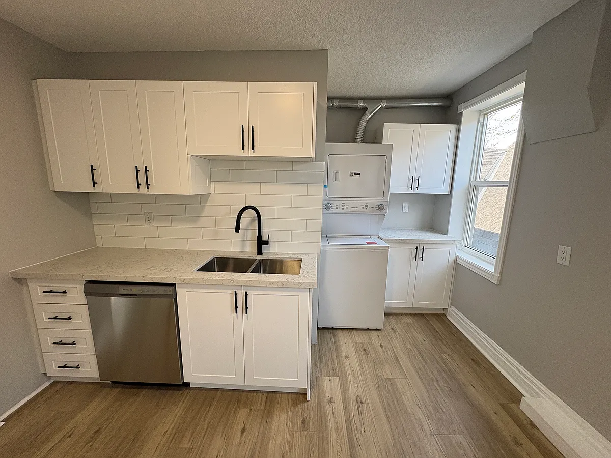 Building Photo - 144 Locke St S #5