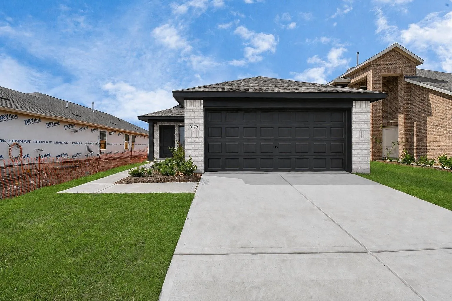 4 bed, 2.0 bath, 1670 sqft, $2,095 — Photo 2
