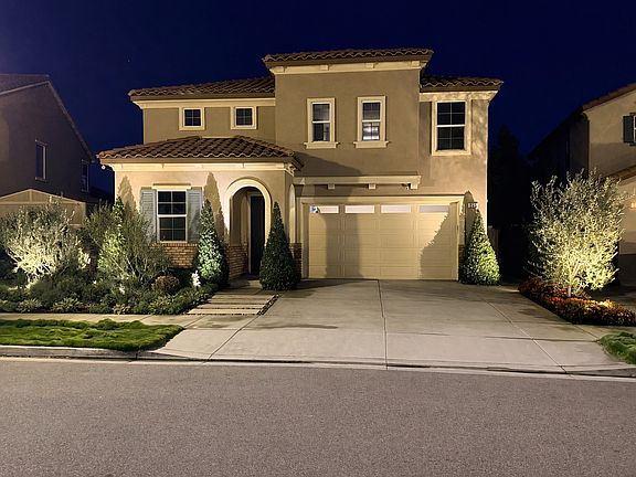 3rd image of 385 Eureka Dr