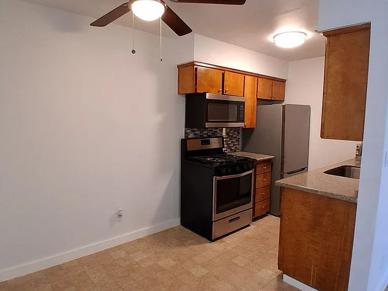 1190 S Winery Ave #222 — Photo 7