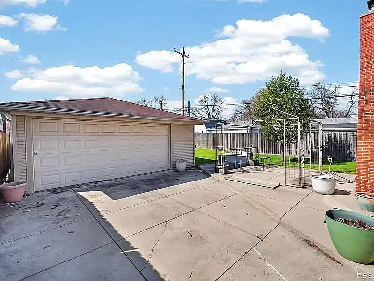 15226 Everly St — Photo 24