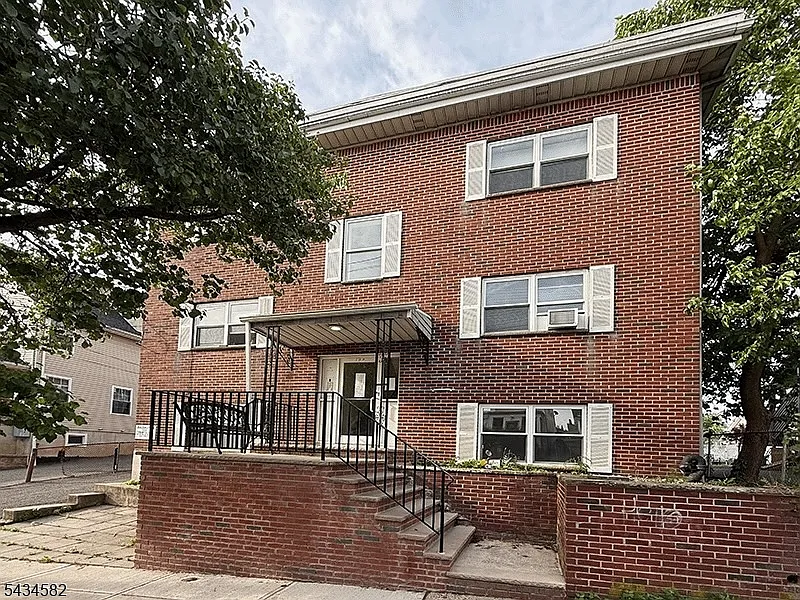 109 William St #2