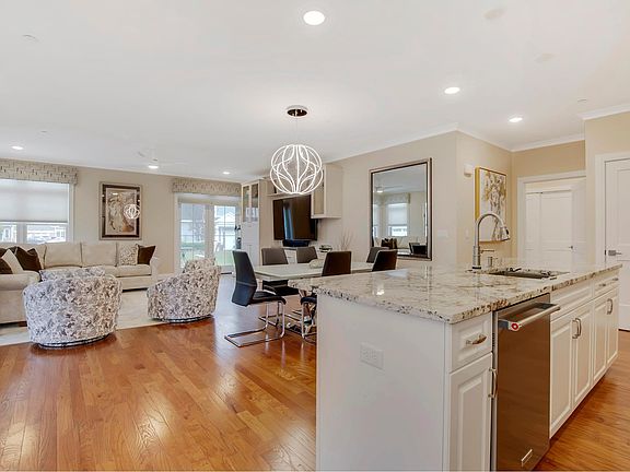4th image of 48101 Silver Birch Ln #48101