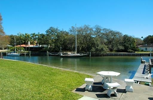 3rd image of 137 Bay Point Dr NE