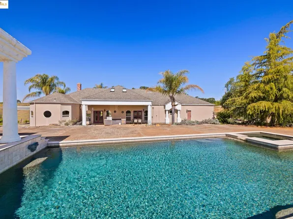 9929 Banderilla Dr, La Grange, CA 95329