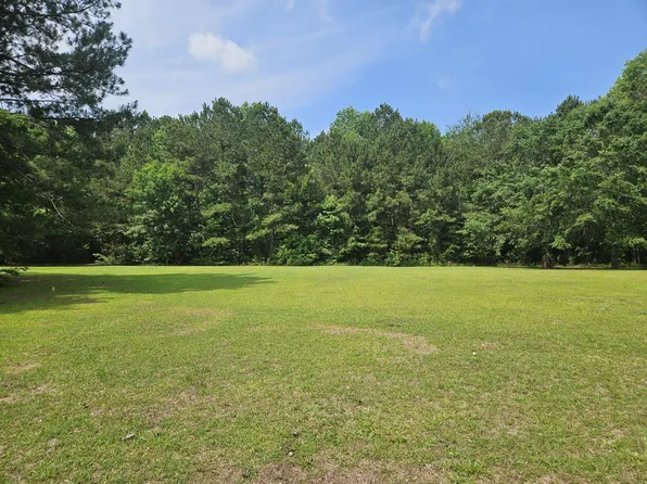 141 Woodlake Dr, Manning, SC 29102