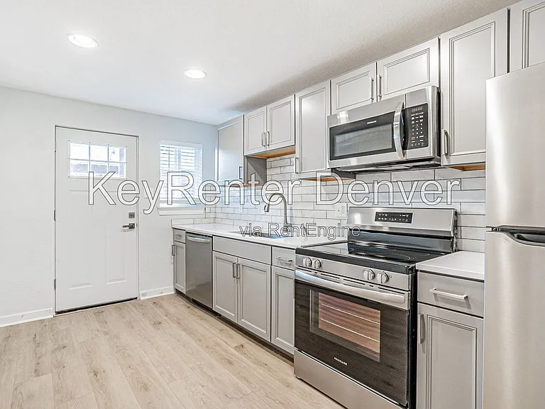 2356 S Linden Ct #B — Photo 16