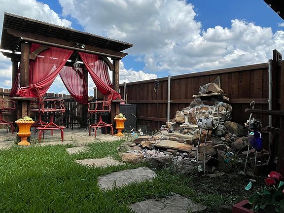 2nd image of 1736 Blackstone Dr