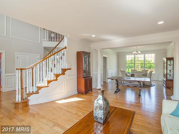 3rd image of 5606 Garnetts Farm Dr