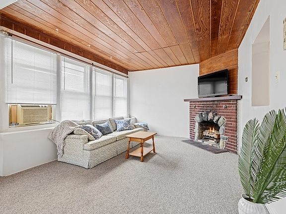 5th image of 2149 W Farragut Ave
