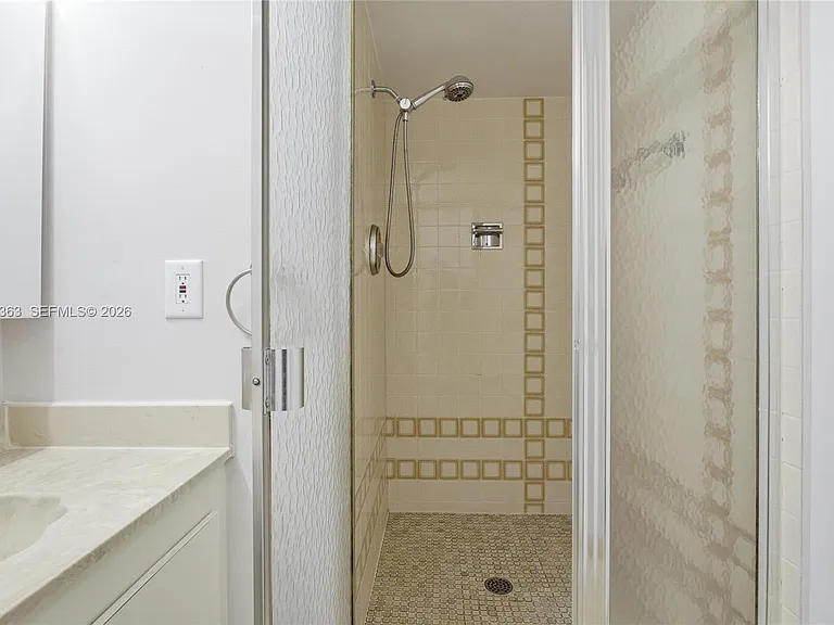 2500 Parkview Dr #415 — Photo 18
