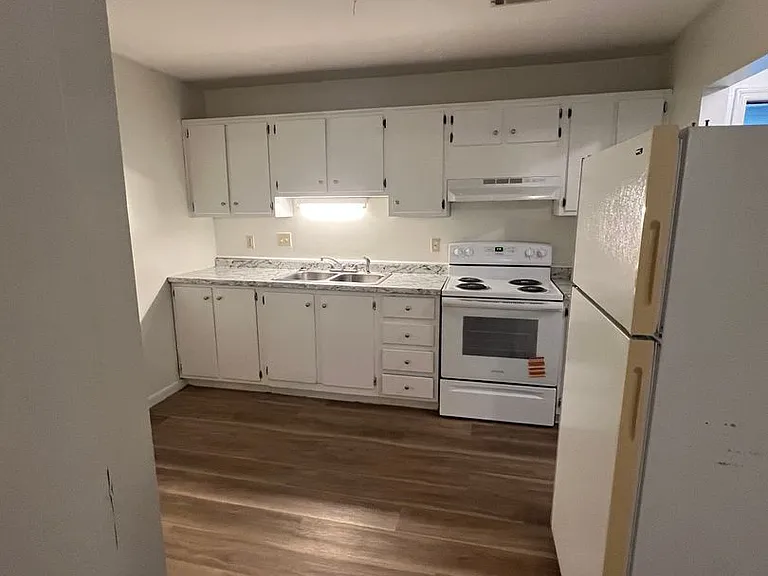 170 Westwood Dr — Photo 25