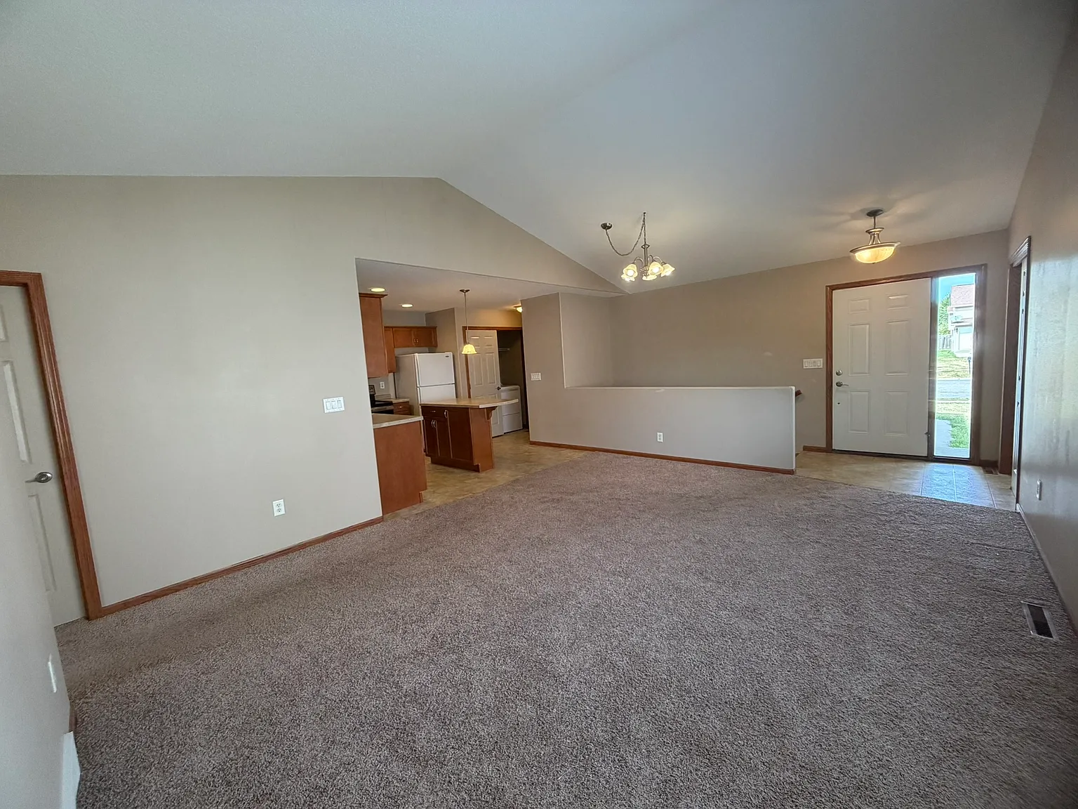 4 bedroom/ 3 bath home in South Moorhead! — Photo 4