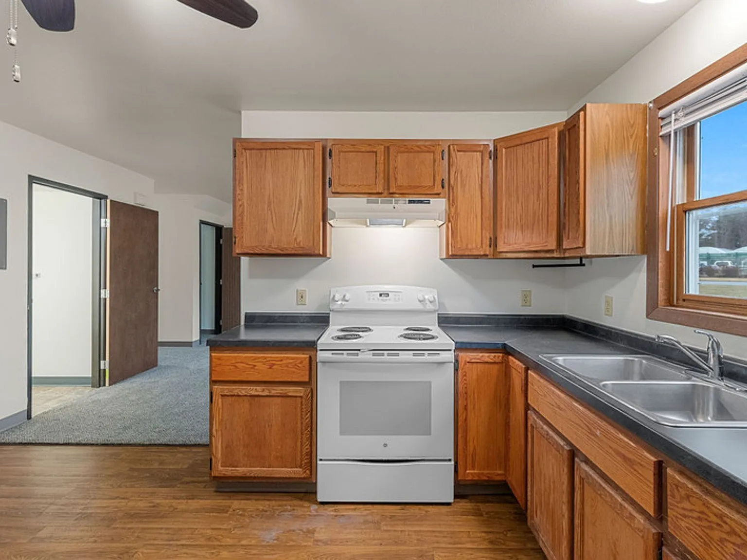 Hickory Drive and Pinecrest Apartments — Photo 4