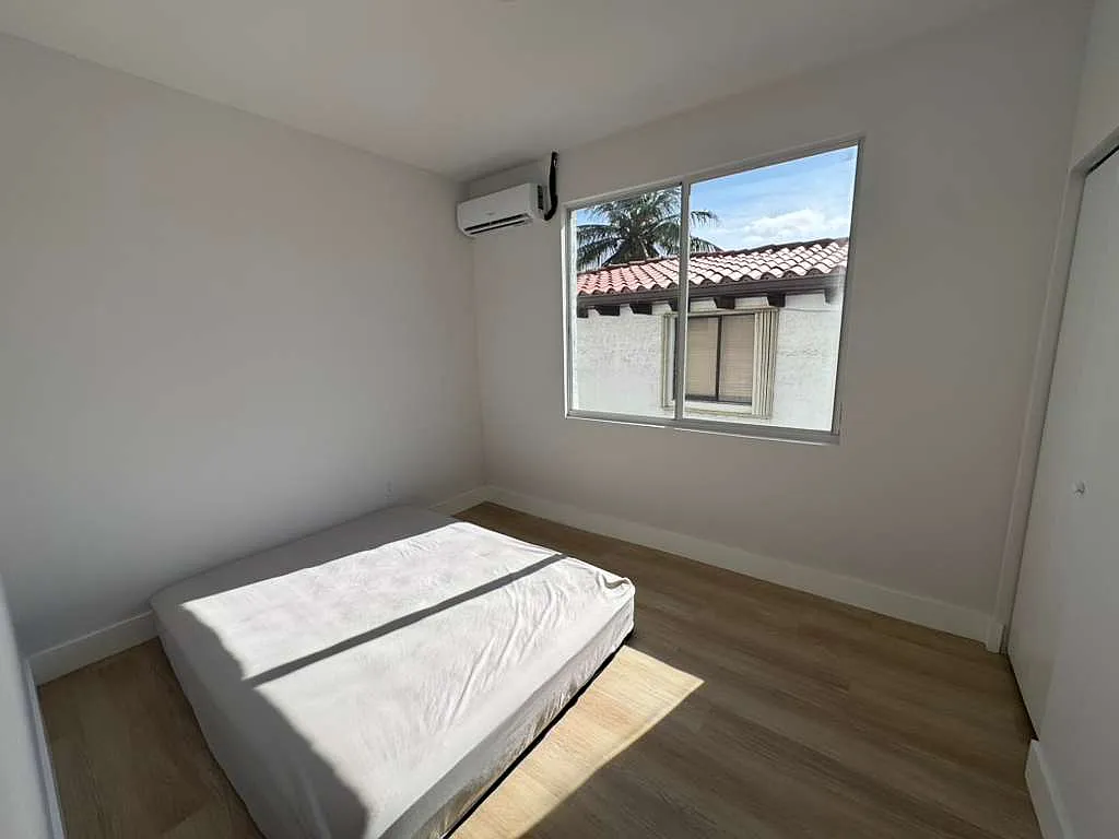 2 bed, 620 sqft, $2,200 — Photo 3