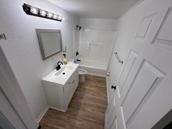 560 6th St, Holly Hill, FL 32117