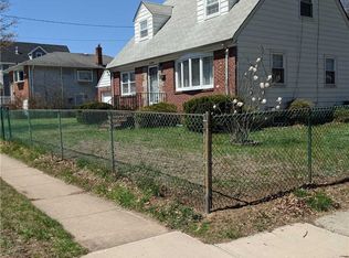 1015 N 1st St, New Hyde Park, NY 11040