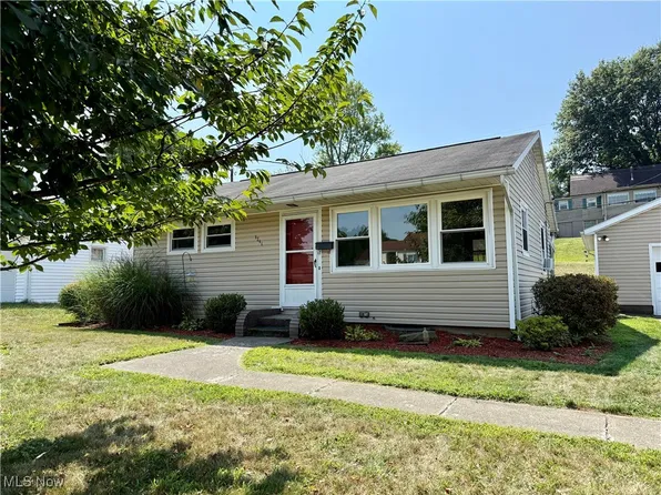 1711 Adams St, Coshocton, OH 43812