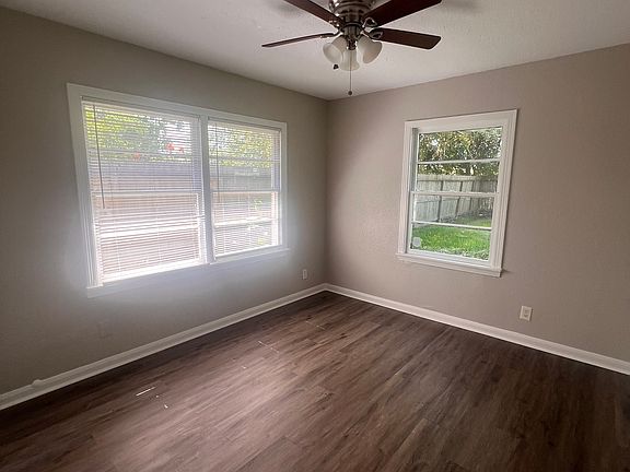Fresh paint, new floor, ceiling fan, big windows, and lot of light in every room