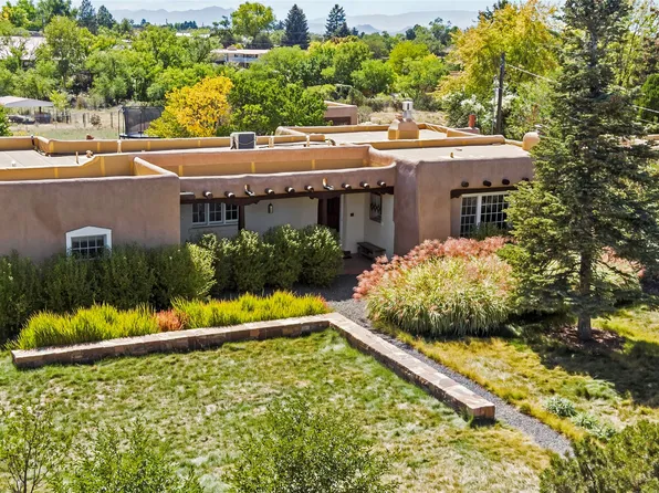 318 E Coronado Rd, Santa Fe, NM 87505
