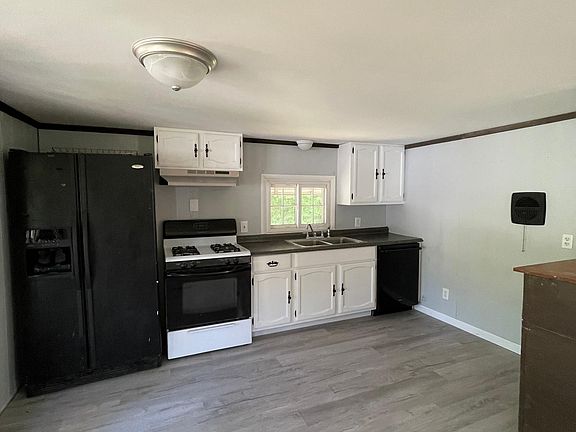 3rd image of 38 Gladys Ln