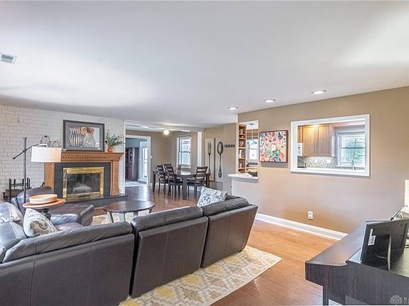 3rd image of 37 Esquire Ave
