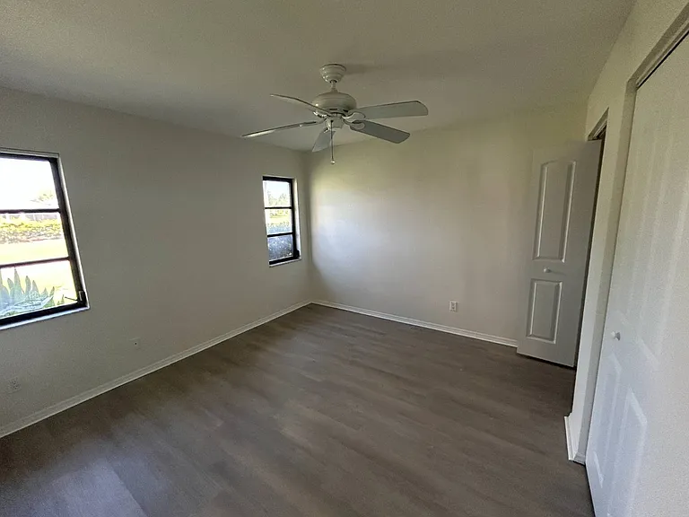 2093 Rio De Janeiro Ave — Photo 10