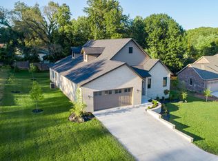 3417 S All Saints Ln, Springfield, MO 65804