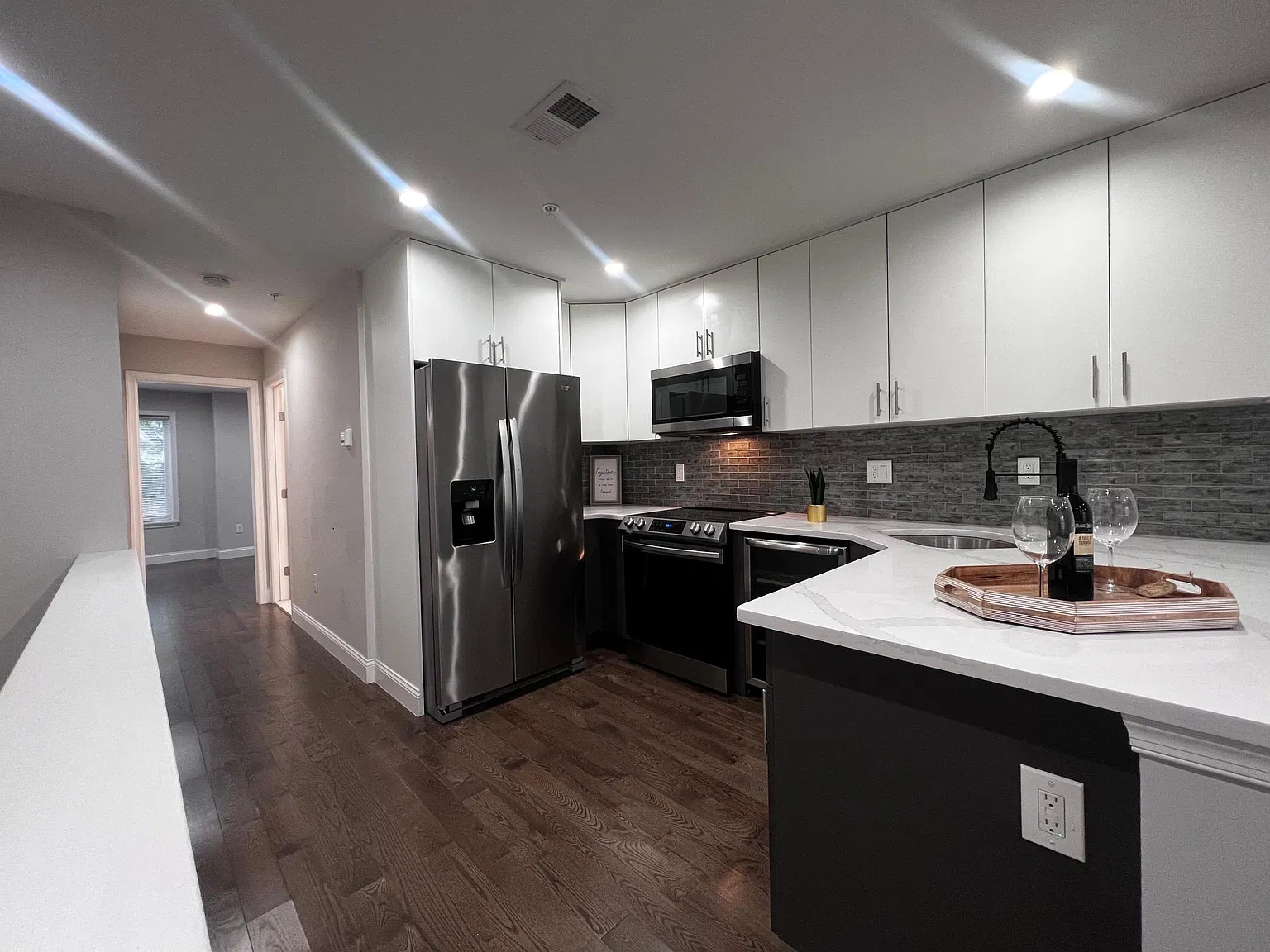 3 bed, 1400 sqft, $2,650 — Photo 3