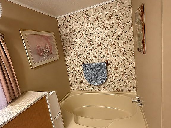 3rd image of 211 Veitch St #S64