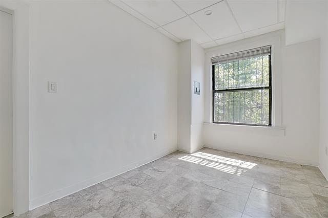 1st image of 212 Palisade Ave APT 1R