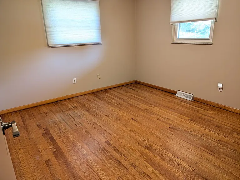 5253 Vernadale Dr — Photo 27