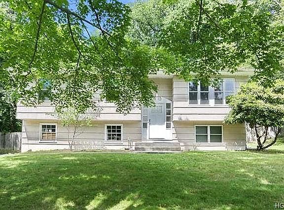 4th image of 67 Laura Dr
