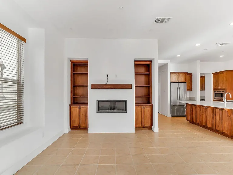 1433 Freeman Ln — Photo 10
