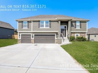 4938 S Park Ridge Dr, Blue Springs, MO 64015