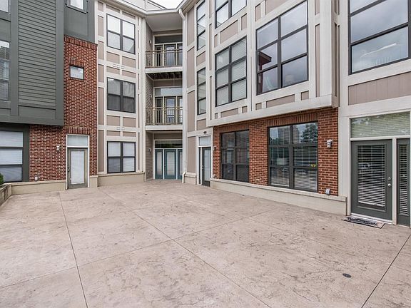 3rd image of 250 S Martin Luther King Blvd