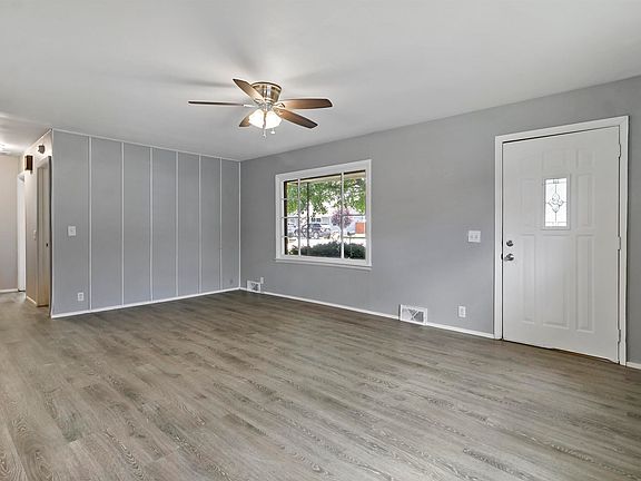 4th image of 520 W 10th St