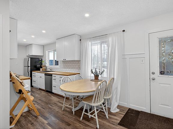 4th image of 113 Fir St