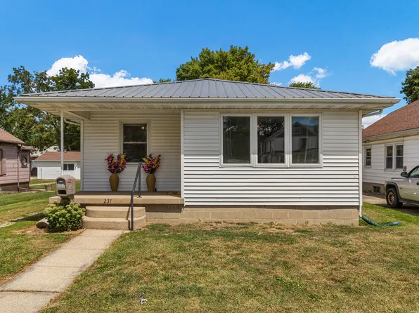 237 E State St, Paxton, IL 60957