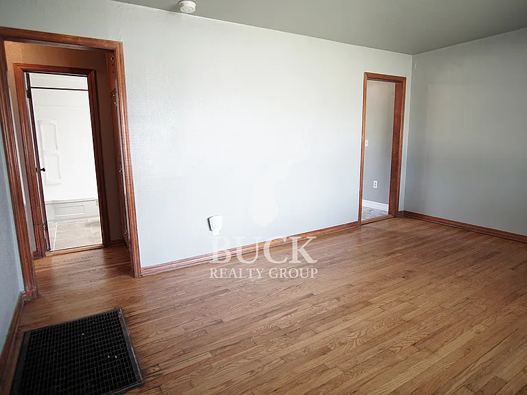 6706 SE 15th St — Photo 8
