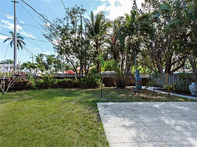1404 Plunkett St — Photo 9