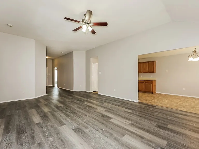 5924 Firethorn Dr — Photo 5