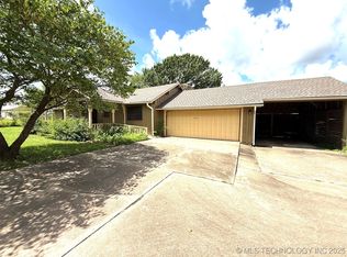 1001 S B St, Henryetta, OK 74437